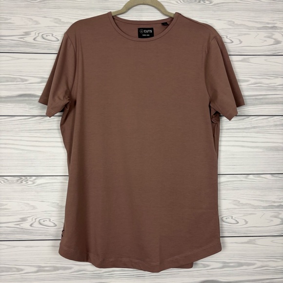 Cuts Clothing Other - CUTS Clothing Curve-Hem Brown Short Sleeve Shirt Pyca Pro Size Medium